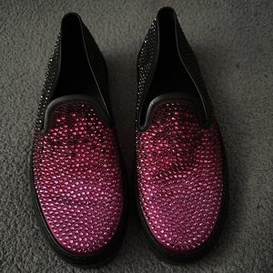 Gucci Crystal Slip Ons 370506 Size 39
Pink to Red to Black Gradient